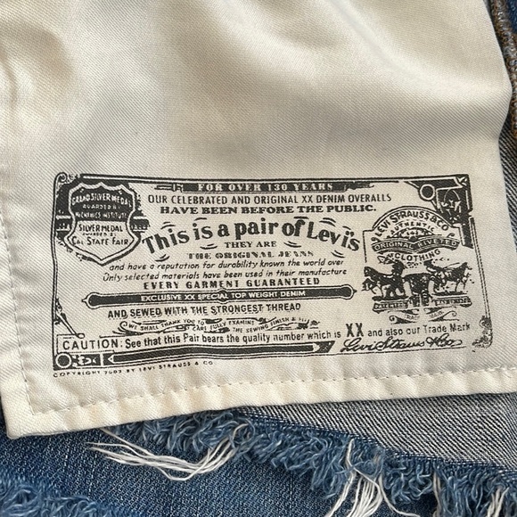 Levi’s 501 Button Up Vintage Distressed Cut Off Shorts l SIZE 33 - Picture 8 of 10
